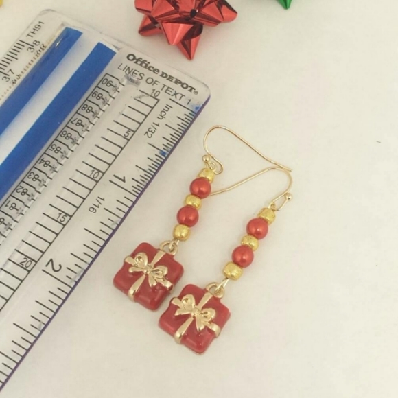 Assorted Holiday earrings - Picture 3 of 5